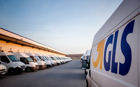 Flotte fourgons GLS France logo GLS sur camion